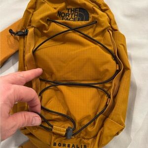 THE NORTH FACE Borealis Sling Bag Crossbody Water Repellent new no tags